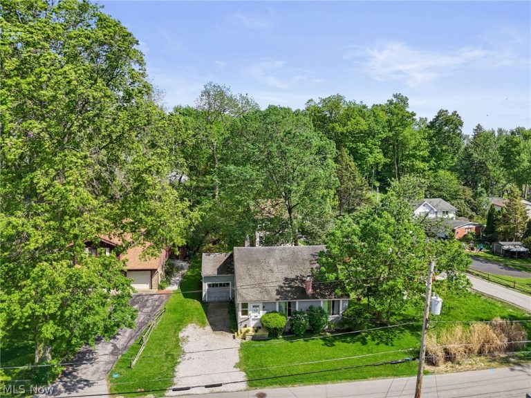 35812 Wanaka Boulevard, Eastlake, OH - Photo 4