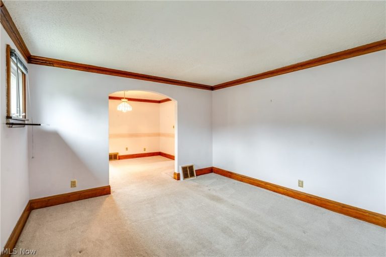 1425 Chippewa Avenue, Akron, OH - Photo 6