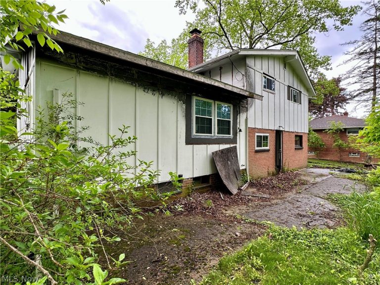5319 Fairtree Road, Bedford Heights, OH - Photo 5