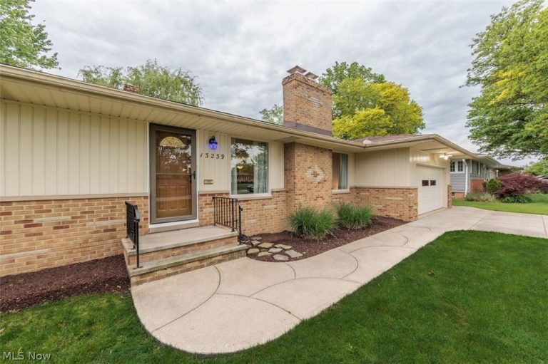 13239 Cherokee Trail, Middleburg Heights, OH - Photo 3