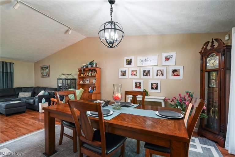 8441 Carriage Hill Drive, Warren, OH - Photo 8