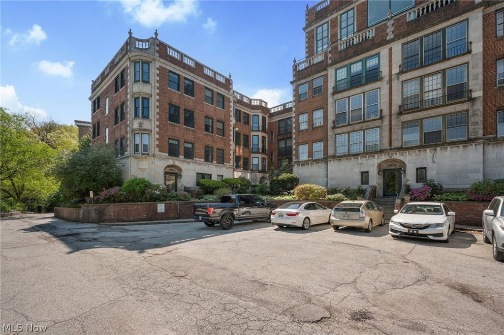 11430 Cedar Glen #B5, Cleveland, OH