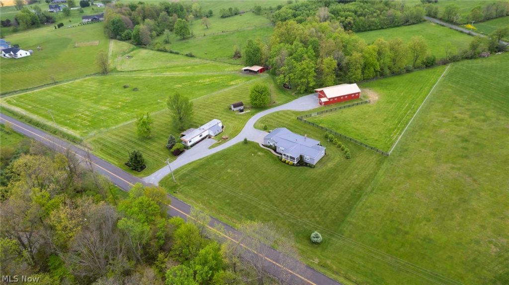 8582 Dundee Wilmot Road, Dundee, OH