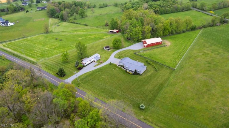 8582 Dundee Wilmot Road, Dundee, OH, 44624