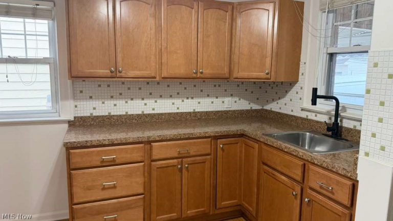 10006 Plymouth Avenue, Garfield Heights, OH - Photo 5