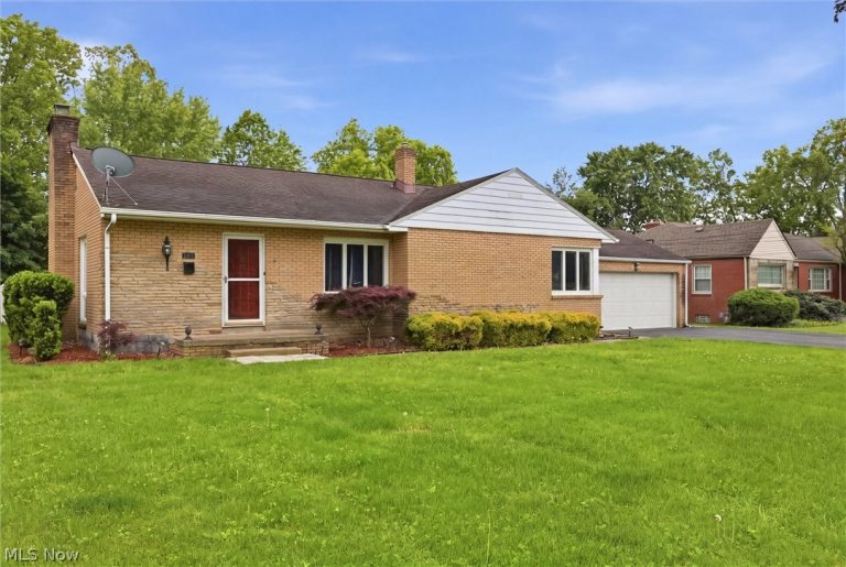765 Ewing Road, Youngstown, OH - Photo 2