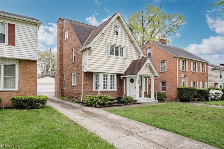 16724 Scottsdale Boulevard, Shaker Heights, OH - Photo 2