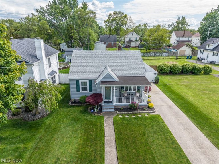 2424 30th Street, South Lorain, OH - Photo 2