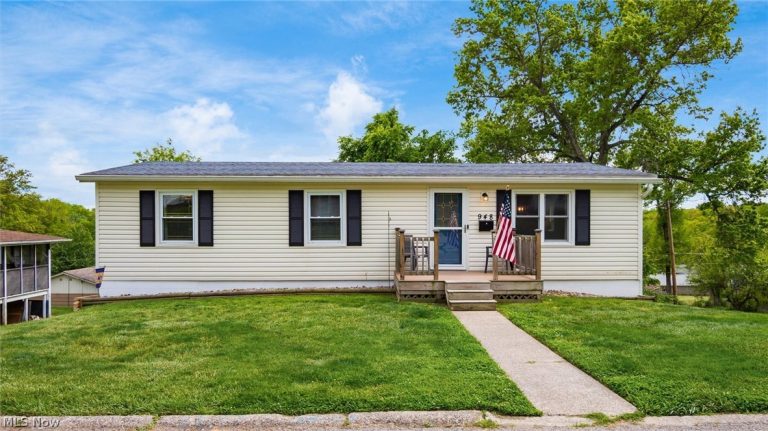 948 Moorewood Drive, Zanesville, OH - Photo 2