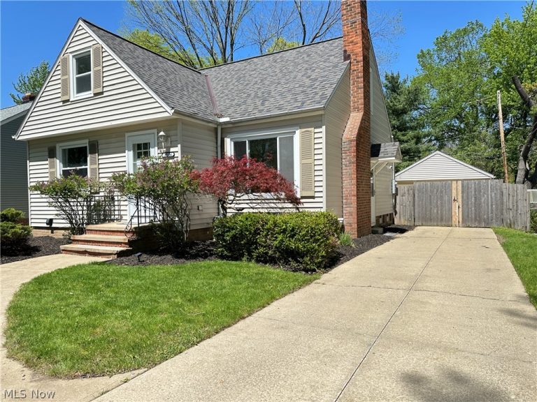 10124 Keswick Drive, Parma Heights, OH - Photo 3