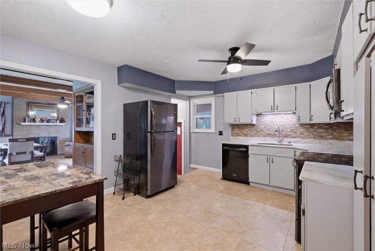 765 Ewing Road, Youngstown, OH - Photo 4