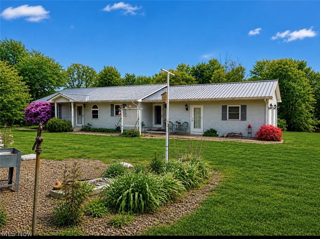 305 North Drive, Somerset, OH