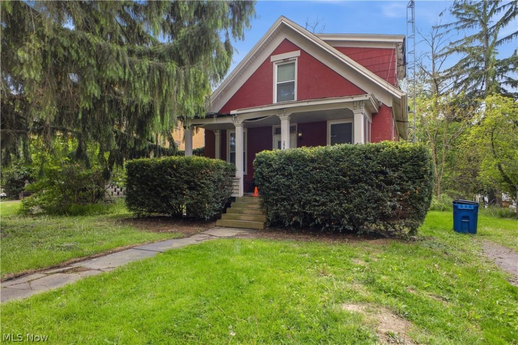 1561 State Street, Salem, OH