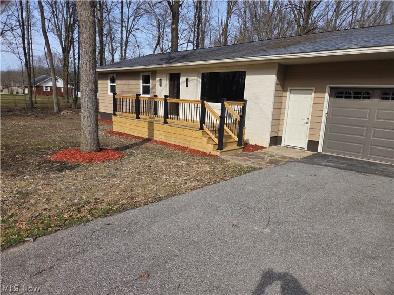 1075 River Road, Lake Milton, OH - Photo 2