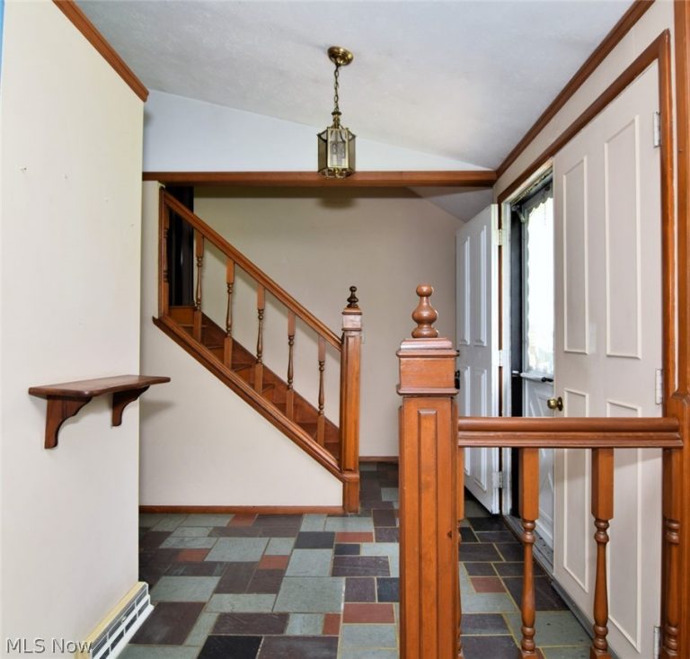 6977 Springledge Road, Sagamore Hills, OH - Photo 8