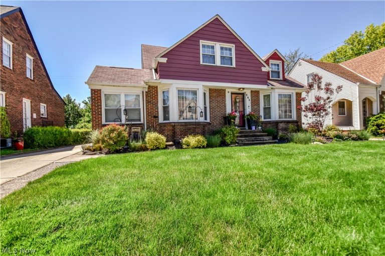 864 Medford Road, Cleveland Heights, OH - Photo 2