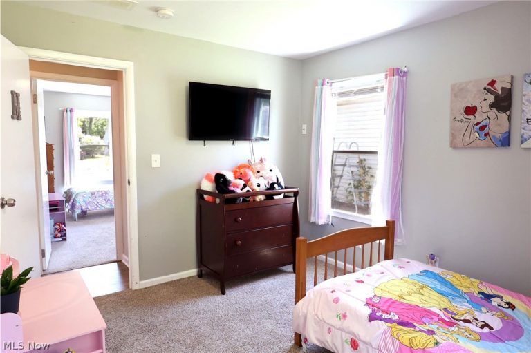 556 Keys Drive, Elyria, OH - Photo 8