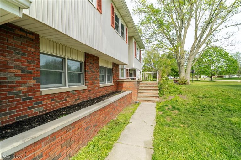 333 Kathleen Drive, Jefferson, OH - Photo 3