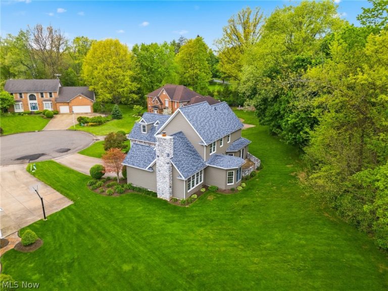 1012 Cloverdale Circle, Massillon, OH - Photo 3