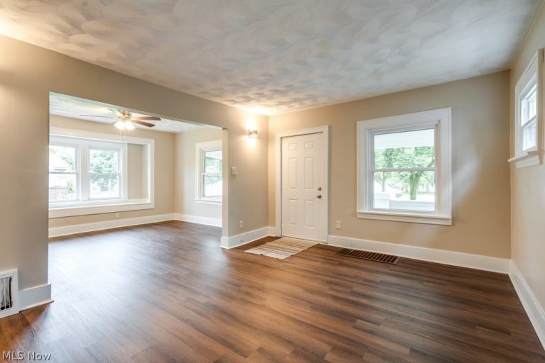 931 Lovers Lane, Akron, OH - Photo 8
