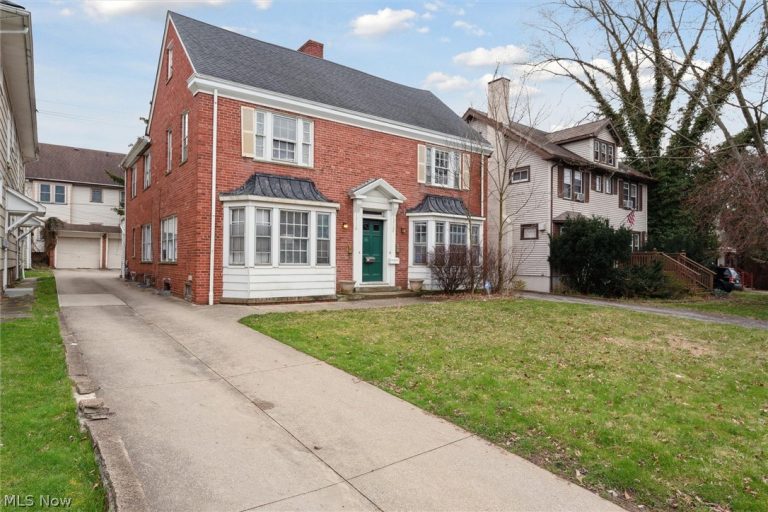 13108 Cedar Road, Cleveland Heights, OH - Photo 2