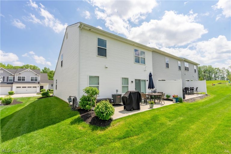 1362 Maple Grove Lane, Uniontown, OH - Photo 4