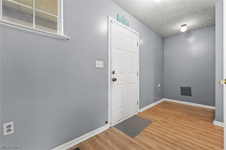 12505 Grimsby Avenue, Cleveland, OH - Photo 4