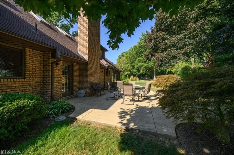 963 Mansion Circle, Barberton, OH - Photo 6