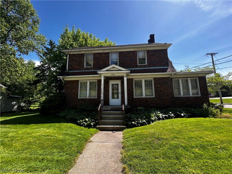 1918 Greensburg Road, North Canton, OH, 44720