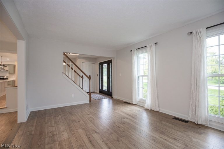 7528 Lakedge Court, Hudson, OH - Photo 8
