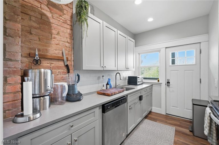 2280 Bellfield Avenue #3, Cleveland Heights, OH - Photo 3