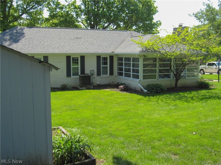 7351 Starcliff Avenue, North Canton, OH - Photo 6