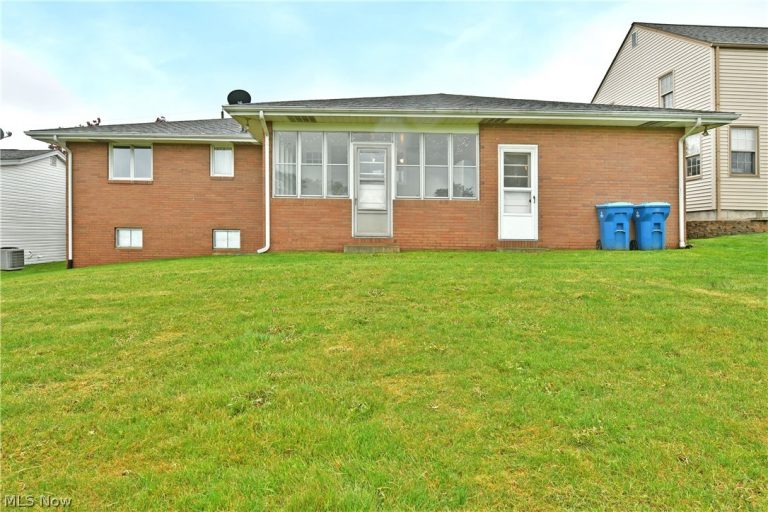 499 Harvey Street, Struthers, OH - Photo 2