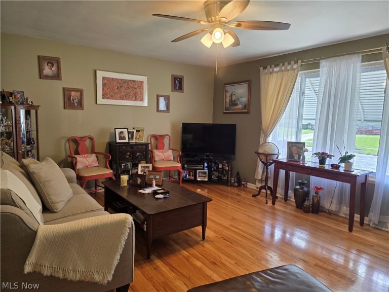 15021 Florence Drive, Maple Heights, OH - Photo 2