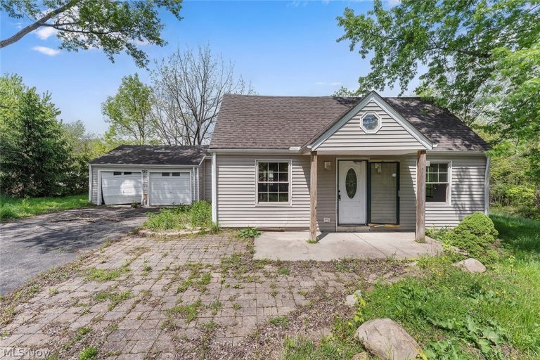 23804 Blackburn Road, Oakwood, OH, 44146
