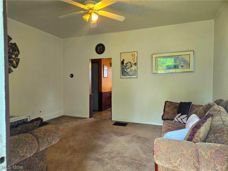 2446 Vestal Road, Youngstown, OH - Photo 3