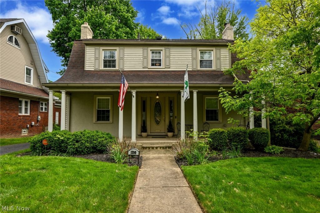 1390 Delia Avenue, Akron, OH
