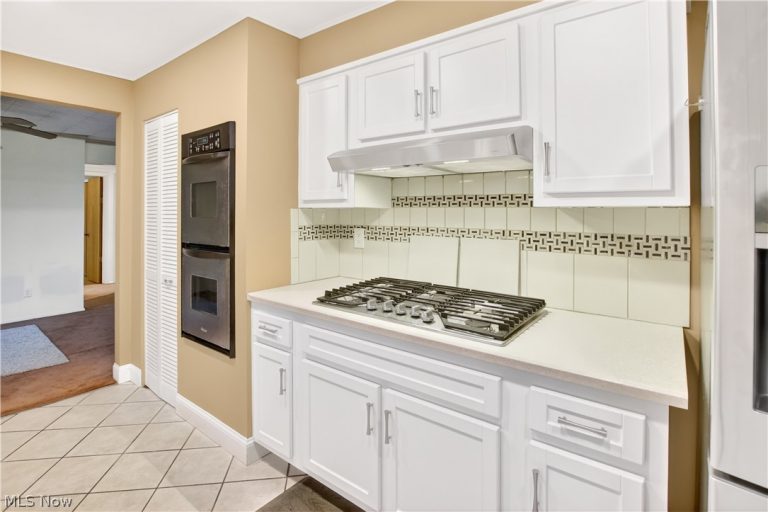 9205 130th Street, North Royalton, OH - Photo 6