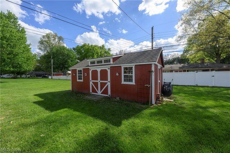 1920 Dover Avenue, Dover, OH - Photo 4