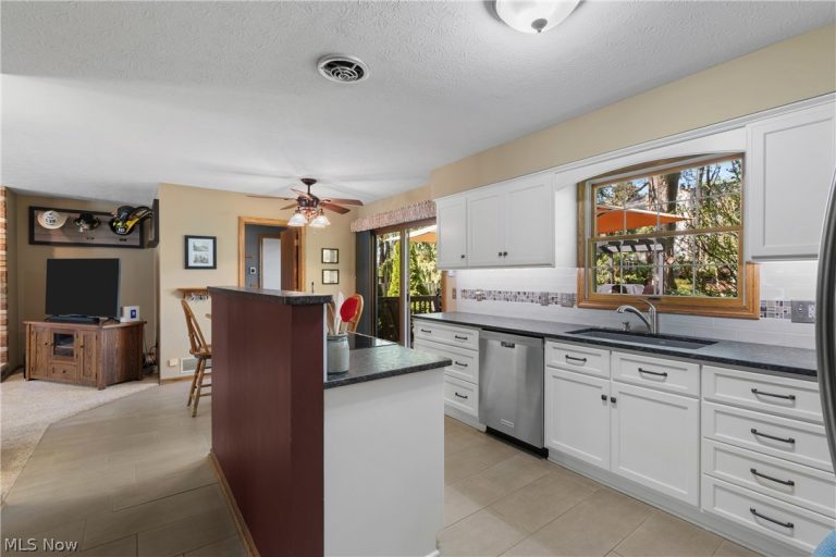 1675 Chatham Avenue, North Canton, OH - Photo 6