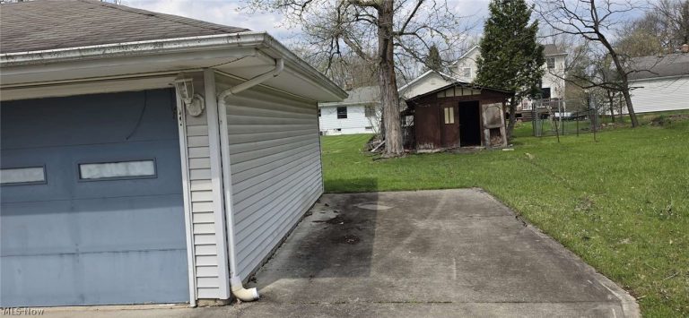 105 Mapledale Avenue, Bedford, OH - Photo 3