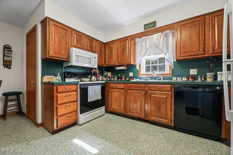 2540 Edgewood Avenue, Alliance, OH - Photo 4