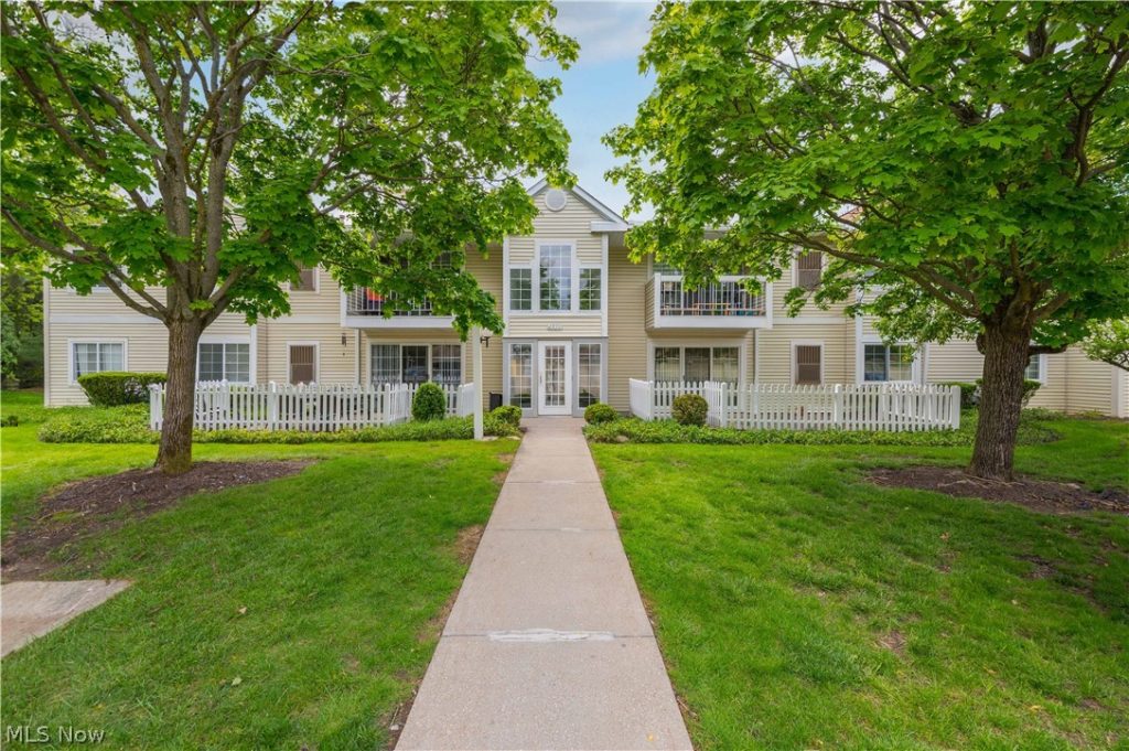 2999 South Bay Drive #f-4, Westlake, OH