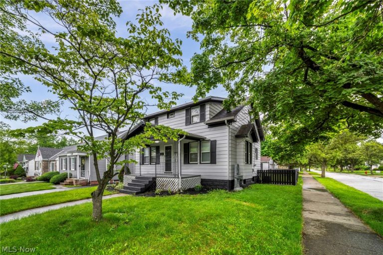 1603 Winchester Road, Lyndhurst, OH - Photo 3