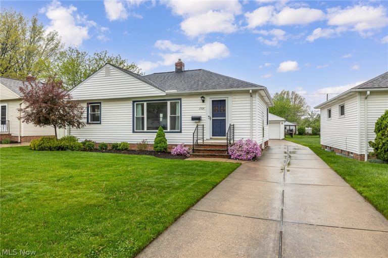 1704 Drenik Drive, Wickliffe, OH - Photo 2