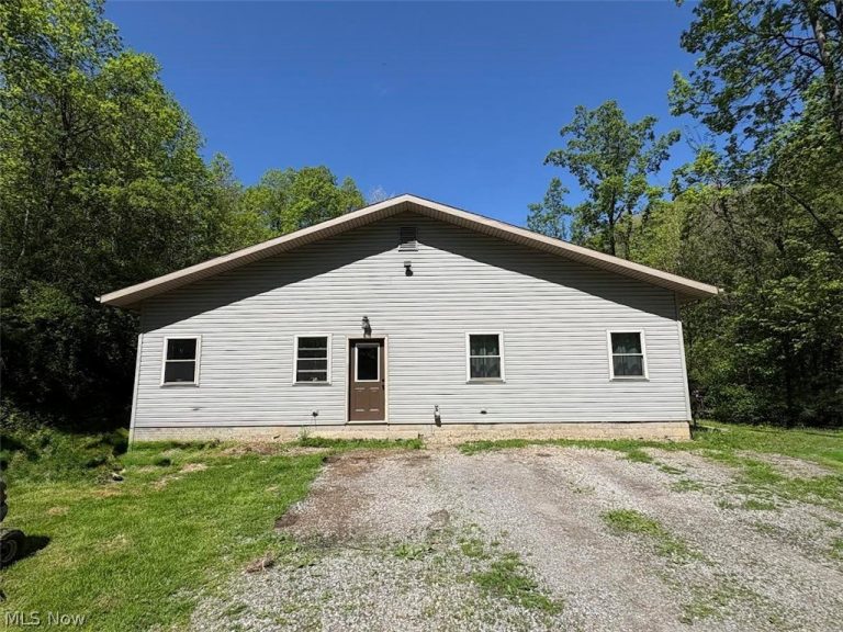 2934 Henderson School Road, New Philadelphia, OH, 44663