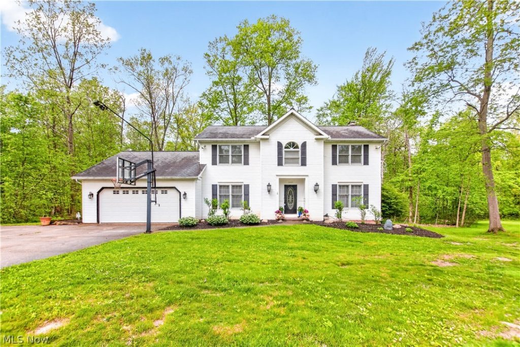 9103 Lake In The Woods Trail, Chagrin Falls, OH