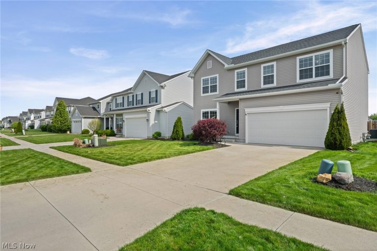 37272 Sandy Ridge Drive, North Ridgeville, OH - Photo 2