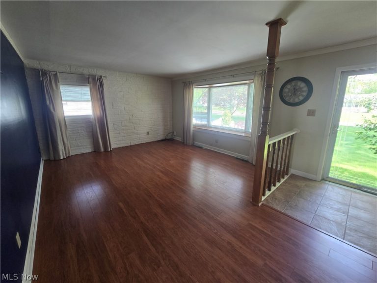 3923 Lake Road, Youngstown, OH - Photo 6
