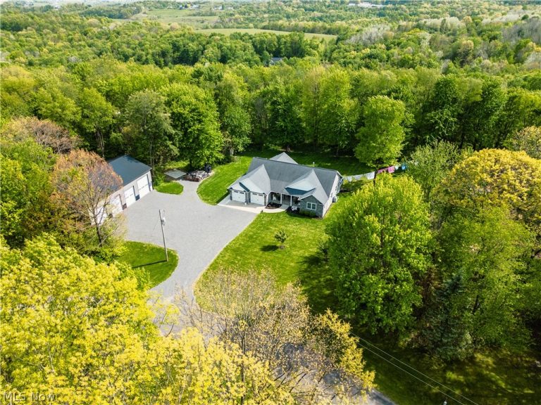 5700 Amber Road, Dundee, OH, 44624